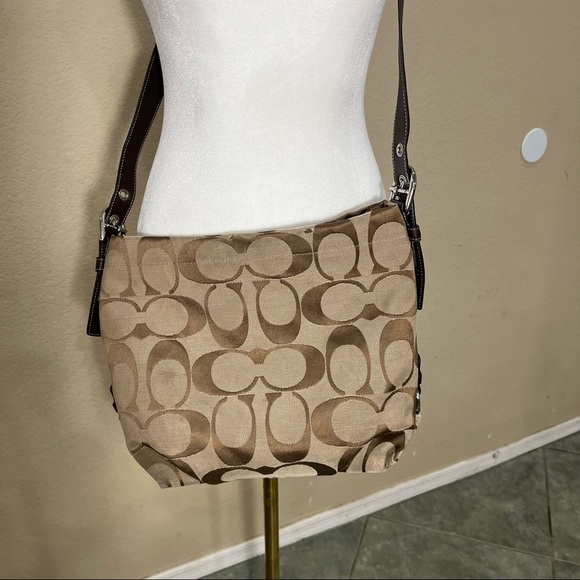 COACH TAN/BROWN HANDBAG WITH STRAP USED SOME WEAR ON BOTTOM OF FABRIC SEE PICS - Picture 2 of 15